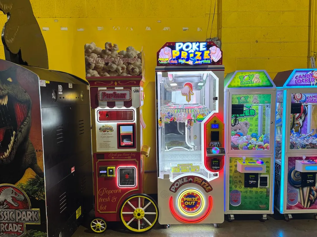 Commercial Popcorn Machine: Robotic vs. Traditional (2026)