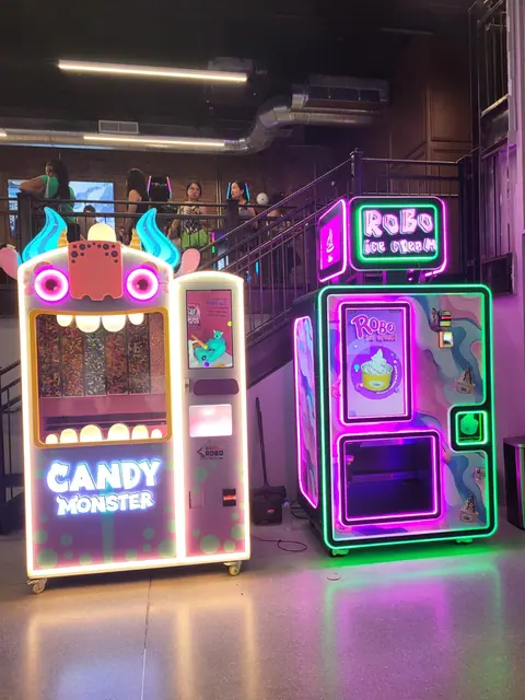Sweet Robo machine in a retail store